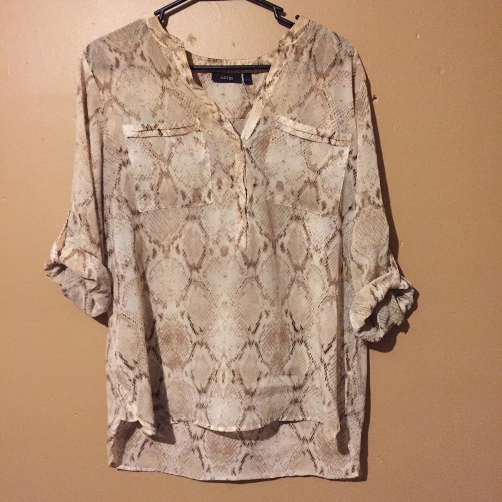 🐞Apt 9 Sheer Snakeskin Top